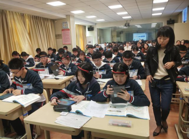 既建立言传身教的典范专业素质传道授业之路越走越广大 既建立言传身教的典范专业素质传道授业之路越走越广大